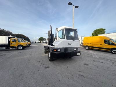 Ottawa T2 Yard Spotter Truck - Cummins, 200HP, 6 Speed Automatic