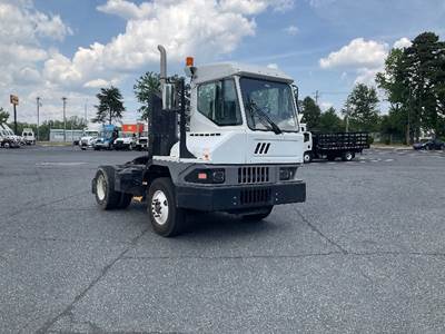 Ottawa T2 Yard Spotter Truck - Cummins, 200HP, 6 Speed Automatic