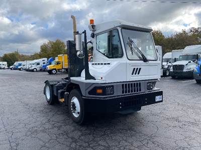 Ottawa T2 Yard Spotter Truck - Cummins, 200HP, 6 Speed Automatic