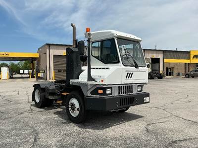 Ottawa T2 Yard Spotter Truck - Cummins, 200HP, 6 Speed Automatic