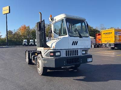 Ottawa T2 Yard Spotter Truck - Cummins, 200HP, 6 Speed Automatic