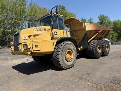 John Deere 400D Articulated Dump Truck