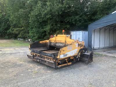 LeeBoy L7000T Asphalt Paver