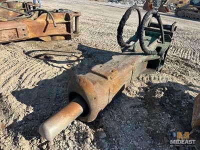 2012 Tramac V2500 Hammer. S/N: V250A50453 Located In: Sleepy Hollow, NY.