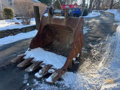 Bucket For Deere 470 #12 Located In: BedFord, NY