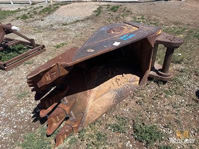 Hensley Excavator Bucket With Bolt-On Teeth And Side Cutters. Heavy Duty Pin-On