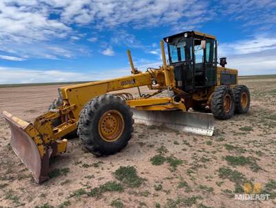 John Deere JD670 Motor Grader With Enclosed Cab And Front Moldboard Blade.
