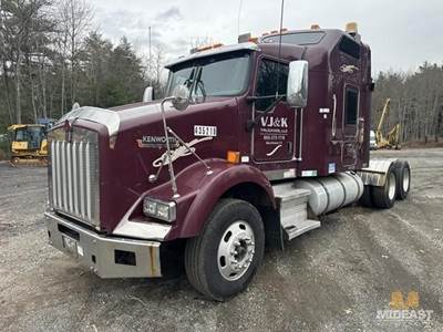 EngIne Was Rebuilt In 2024. Brand New PInnacle Driver's Seat. Bunk Heater. Eaton