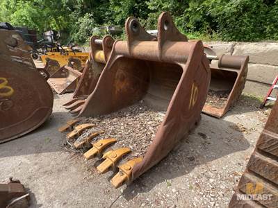 60” Bucket With 6 New Shanks. Fits 450 Size Machine.