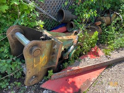2 HAmmers FOr PArts Or Rebuild. CAme Off Of A Deere 50 ClAss.