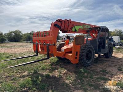 Xtreme XR 1055. 10,000 LBS Lift Capacity. Outriggers Hour Meter Reads 5,058.SN#