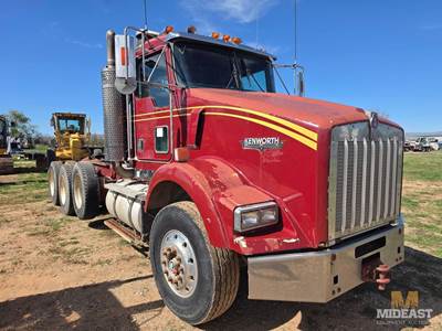 2002 Kenworth T800 Truck. 18 Speed Transmission, Engine Type: L6, 14.0L (855