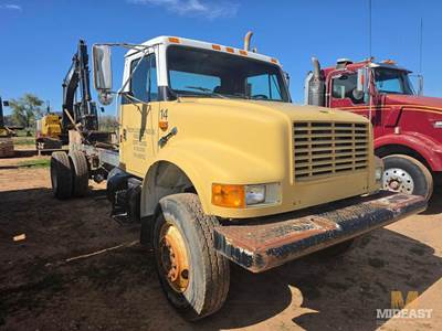1990 International 4800 Truck. 5 Speed Transmission, 4X4, Engine Type: L6, 7.6L