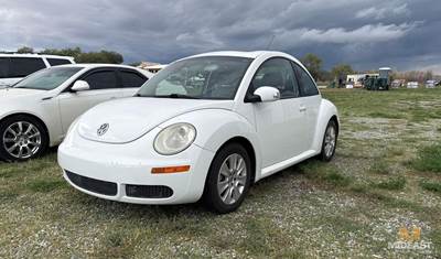 2009 Volkswagen New Beetle S 2 Door Hatchback. Fwd, Automatic, Engine Type: L5,