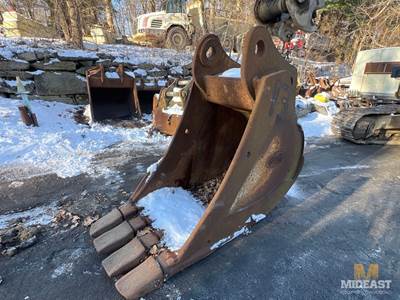 36” 670 DiggIng Bucket In Good Shape, 4 Teeth Geith Bucket.#13 Located In: