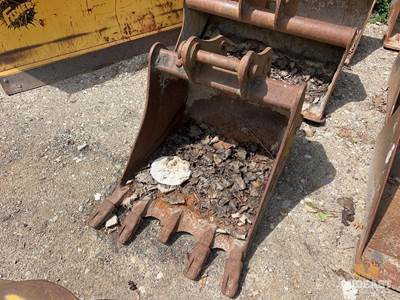 29” Digging Bucket. Fits 75 Deere.     Located In: Bedford, NY