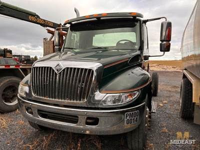 International DuraStar 4300 Cab & Chassis Truck