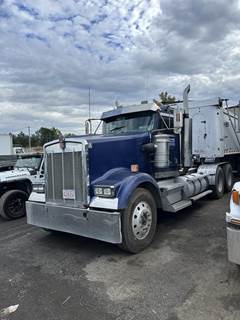 Kenworth W900 Tandem Axle Cab & Chassis Truck - Caterpillar, 355HP