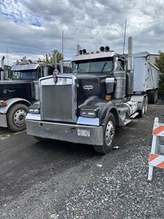 Kenworth W900 Cab & Chassis Truck - Caterpillar