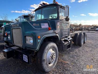 Mack DM686S Cab & Chassis Truck