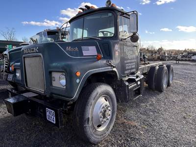 Mack DM686S Cab & Chassis Truck