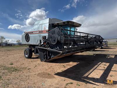 Gleaner R-62 Combine