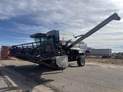 Gleaner R62 Combine