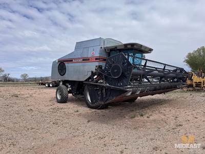 Gleaner R62 Combine