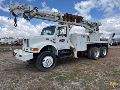 2002 International 4900 Crane Truck