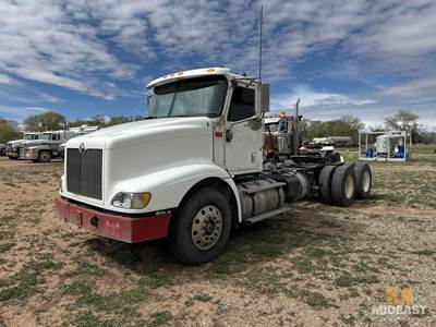 International 9200 Day Cab Truck