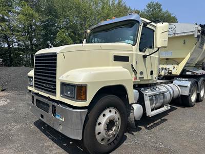 Mack Pinnacle 64T Day Cab Truck