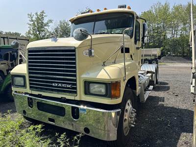 Mack Pinnacle CHU613 Day Cab Truck
