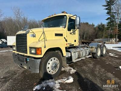 Mack Pinnacle CHU613 Day Cab Truck