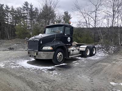 Mack Vision CX613 Day Cab Truck - 10 Speed Manual