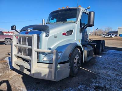 Peterbilt 579 Day Cab Truck - Paccar 380HP, 10 Speed Manual