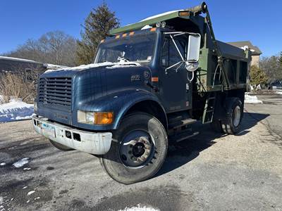 International 4900 Dump Truck