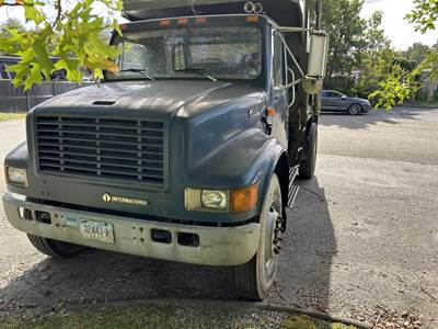 International 4900 Dump Truck - Automatic