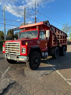 International S1900 Dump Truck