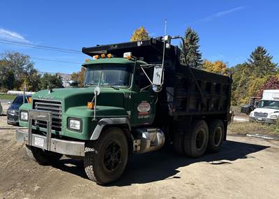 Mack RD688SX Dump Truck - AC460 427HP