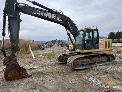John Deere 200D LC Excavator