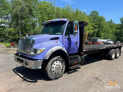 International WorkStar 7600 Flatbed Truck