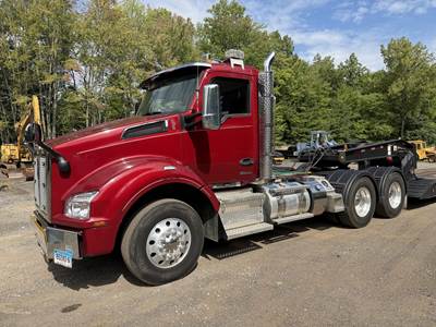 Kenworth T880 Tandem Axle Flatbed Truck - 485HP, 18 Speed Automatic