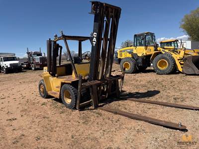 Caterpillar V120 Forklift - Forks