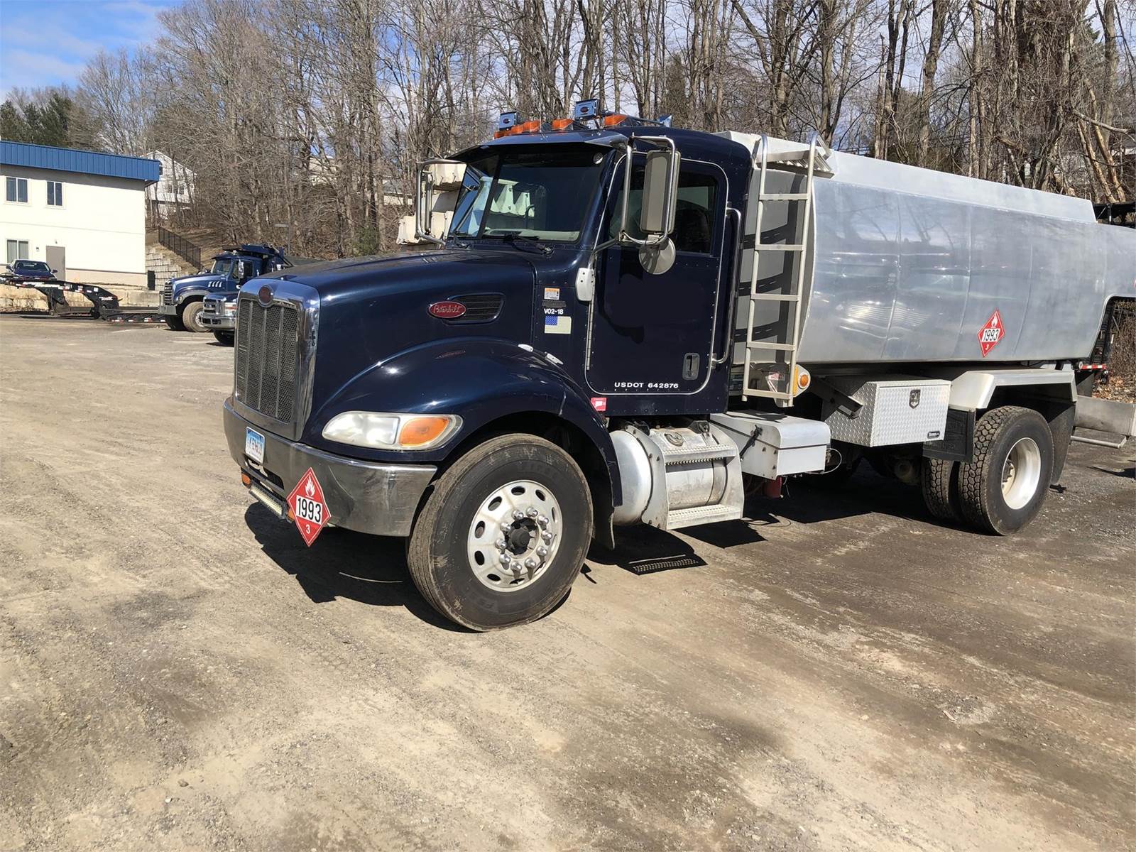 2009 Peterbilt 335 Single Axle Fuel & Lube Truck Paccar For Sale