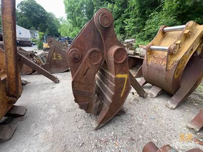 Grapple For 350 Size Machine. Fits 35-Ton Excavator Class.    Located In: