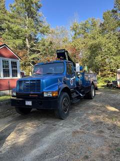International 4900 Mechanic / Service Truck - 210HP, 6 Speed Manual