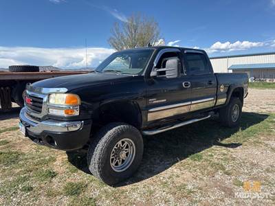2006 GMC Sierra Work Pickup Truck 2006 GMC Sierra Work Pickup Truck. 4 Door Cab,