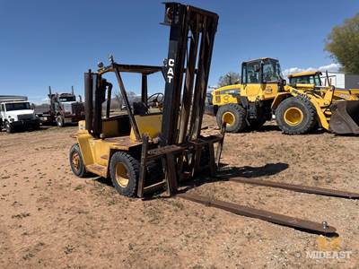 Caterpillar V120 Pneumatic Tire Forklift