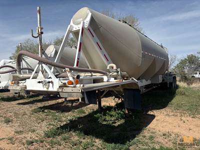 Fruehauf Pneumatic Tired Roller