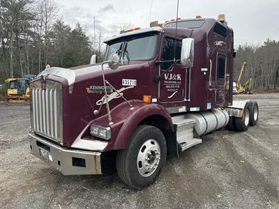 Kenworth T800 Sleeper Semi Truck - Raised Roof Sleeper, Cummins 470HP, 13 Speed Manual